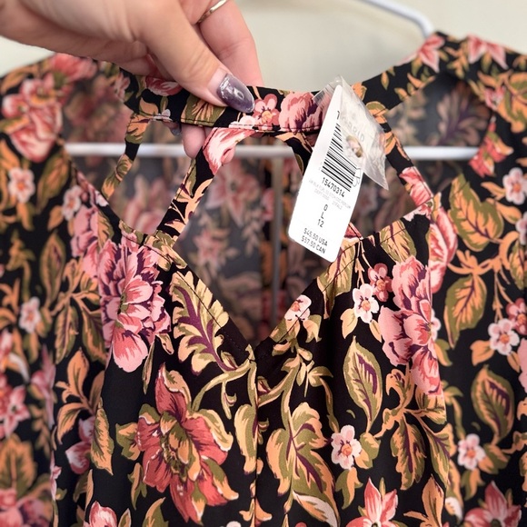 Torrid Floral Peplum style blouse size 0 / L NWT - Picture 3 of 6